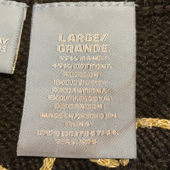 Holiday Sweater - Picture 5 of 6